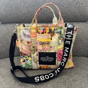 Marc Jacobs The Cake Traveler
Tote Bag